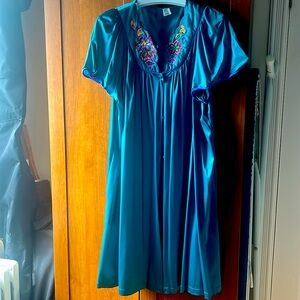 Size L vanity fair night gown/duster